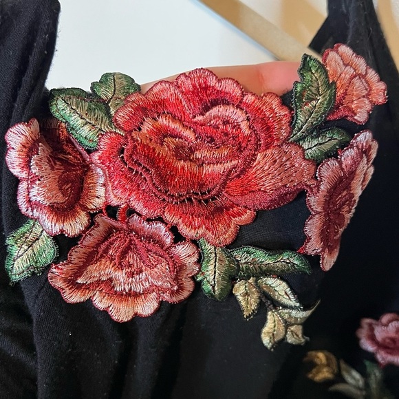 Open Shoulder Floral Blouse - Picture 2 of 6